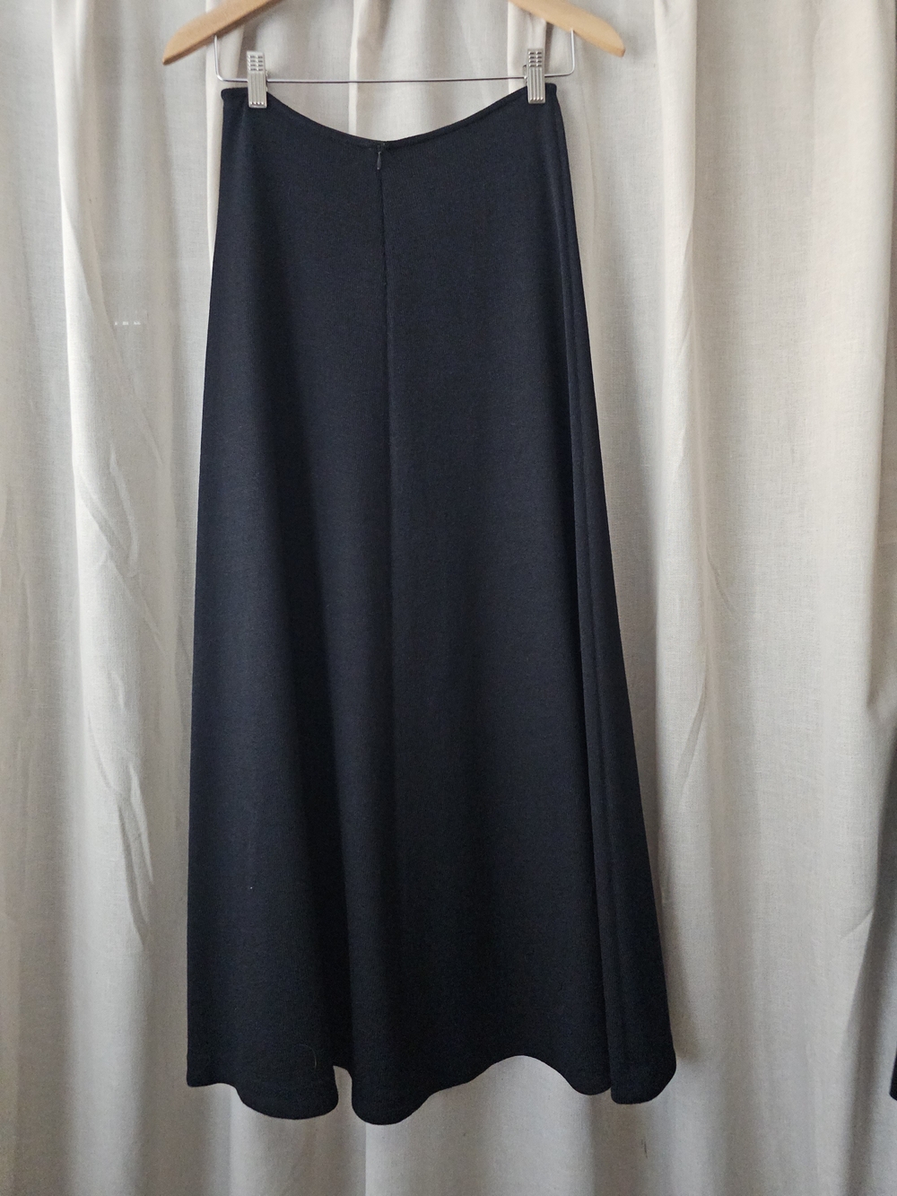 St. John by Marie Gray Black Long Skirt – Size 4 - Picture 2 of 6